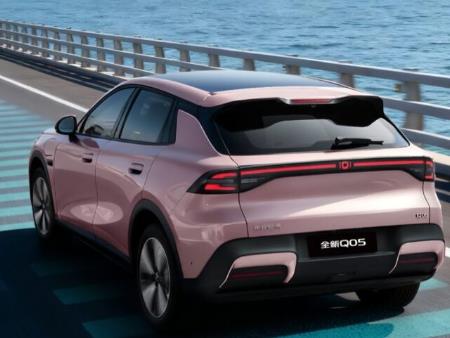 Hãng xe Trung Quốc mở đặt hàng mẫu SUV điện nhỏ tại Việt Nam: Sạc 15 phút đi hơn 500 km, giá từ 400 triệu, chạy quảng cáo Facebook để thu hút người dùng trẻ