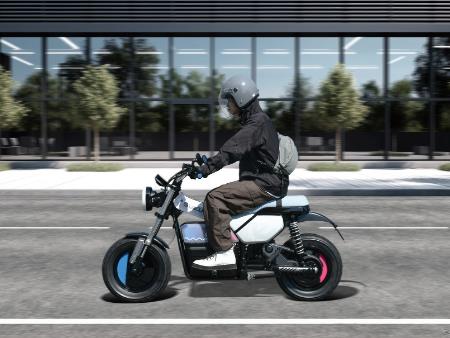 Suzuki trình làng mẫu xe điện e-VanVan: Hơi thở cổ điển, trái tim hiện đại, sẵn sàng bùng nổ trên phố thị