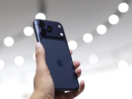 Cổ phiếu Apple lập đỉnh lịch sử nhờ iPhone 17 