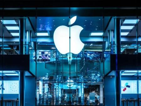 Apple chiêu mộ lãnh đạo Google để tái định hình AI: Siri mới có thể vận hành trên hạ tầng đối thủ, mở ra cuộc đua công nghệ lẫn quảng cáo facebook